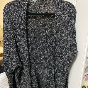 Cardigan black and white